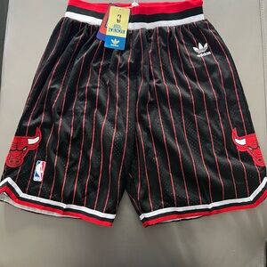 NWT Chicago Bulls 1996-97 Black Authentic Alternate Short throwback